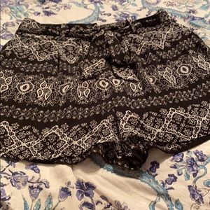 🌼5/$20 Womens flowy shorts